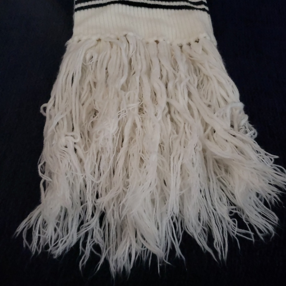 Hat & Scarf - Picture 2 of 3